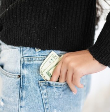 I Write About Finance for a Living—These Are the 4 Things I’m Begging Everyone To Do With Their Money