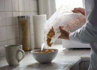 An RD Grocery Store Guide: 10 Healthy Staples to Add to Your Shopping List